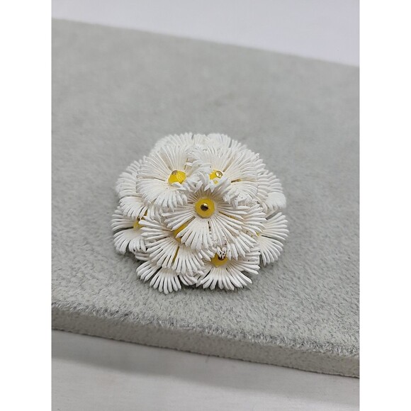 Vintage Daisy Cluster Brooch White Yellow Plastic Bead Domed Flower Hong Kong 2" - Picture 2 of 9